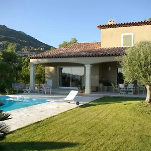 villa-et-piscine-au-jardin-typique-mditerranen.fr-provencehotel.com/